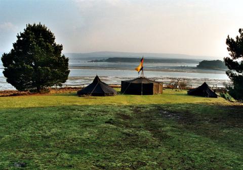 Палатки на острове Браунси, Южная Англия