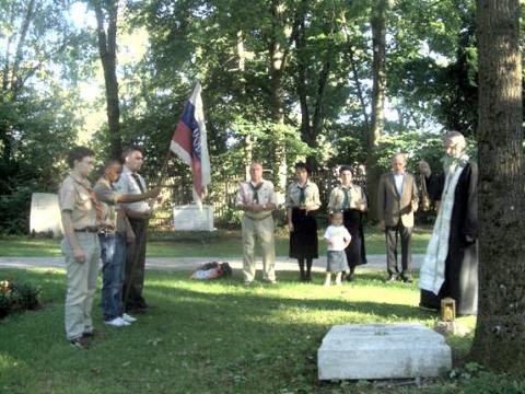 Панихида у могилы СТС ОРЮР Б.Б. Мартино